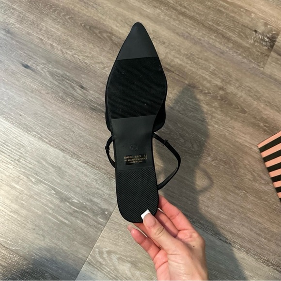 Elegant Black Flats with Sparkling Heart Detail - Picture 2 of 4